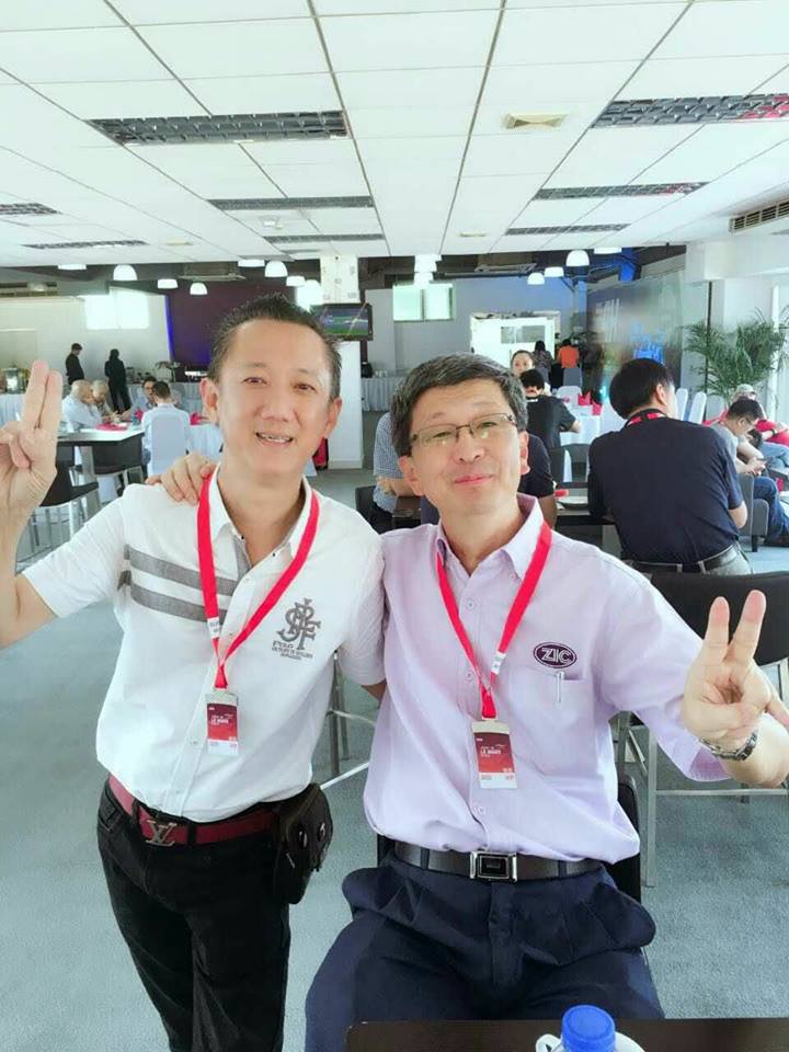 在珠海国际赛车场与太平林氏宗亲会会长一起观看赛车