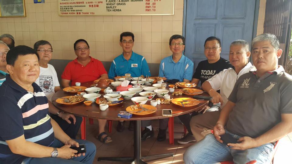 在巴生肉骨茶早餐与宗亲乡亲们交流