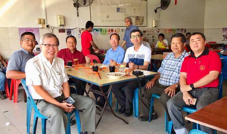 在东马斗湖与林氏宗亲聚餐交流。