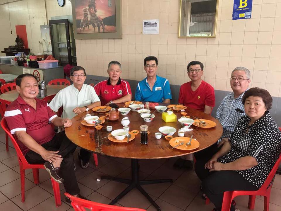 早上在巴生肉骨茶与林氏宗亲们聚餐交流。