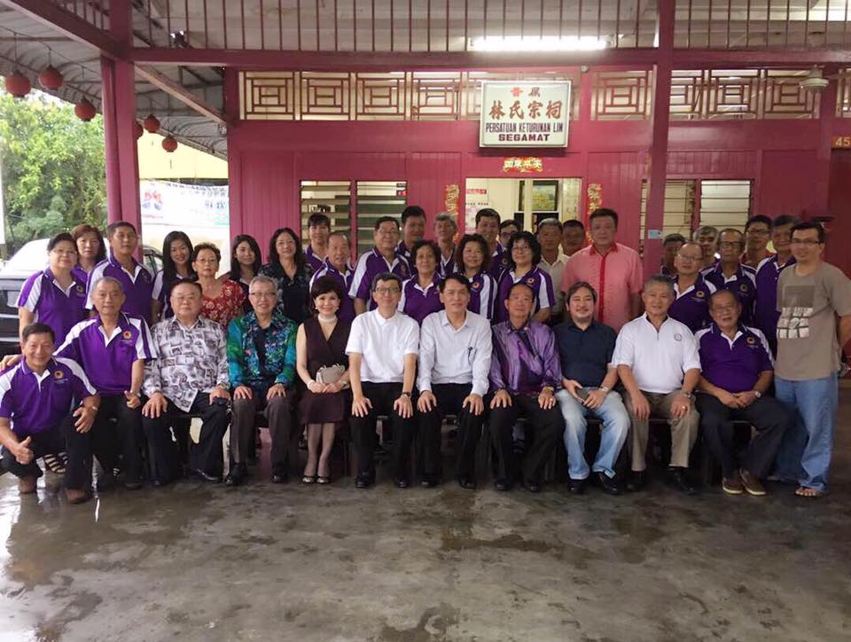 下午与林总署理总会长，两位副总会长及理事们拜访柔佛州昔加末属林氏宗祠和交流。