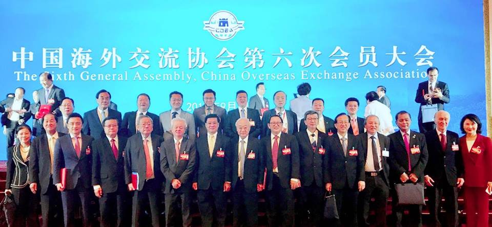 在北京出席中国海外交流协会第六届理事会会员大会。丹斯里玉唐受委顾问，总会长丹斯里福山与拿督斯里振辉受委理事。