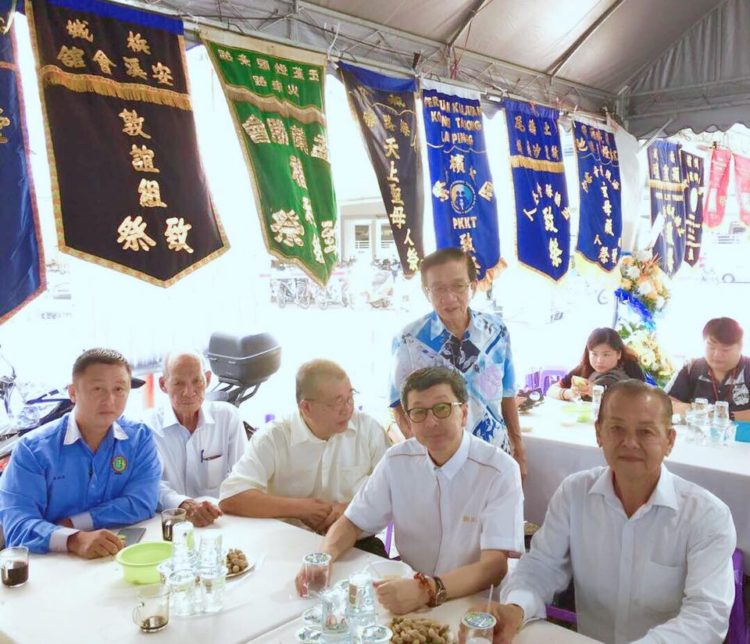 今早带领大马林氏宗亲们和安溪乡亲们以沉痛的心情向逝者哀悼，对瑞木宗亲更是深切的关心慰问。瑞木宗亲请您要节哀保重！